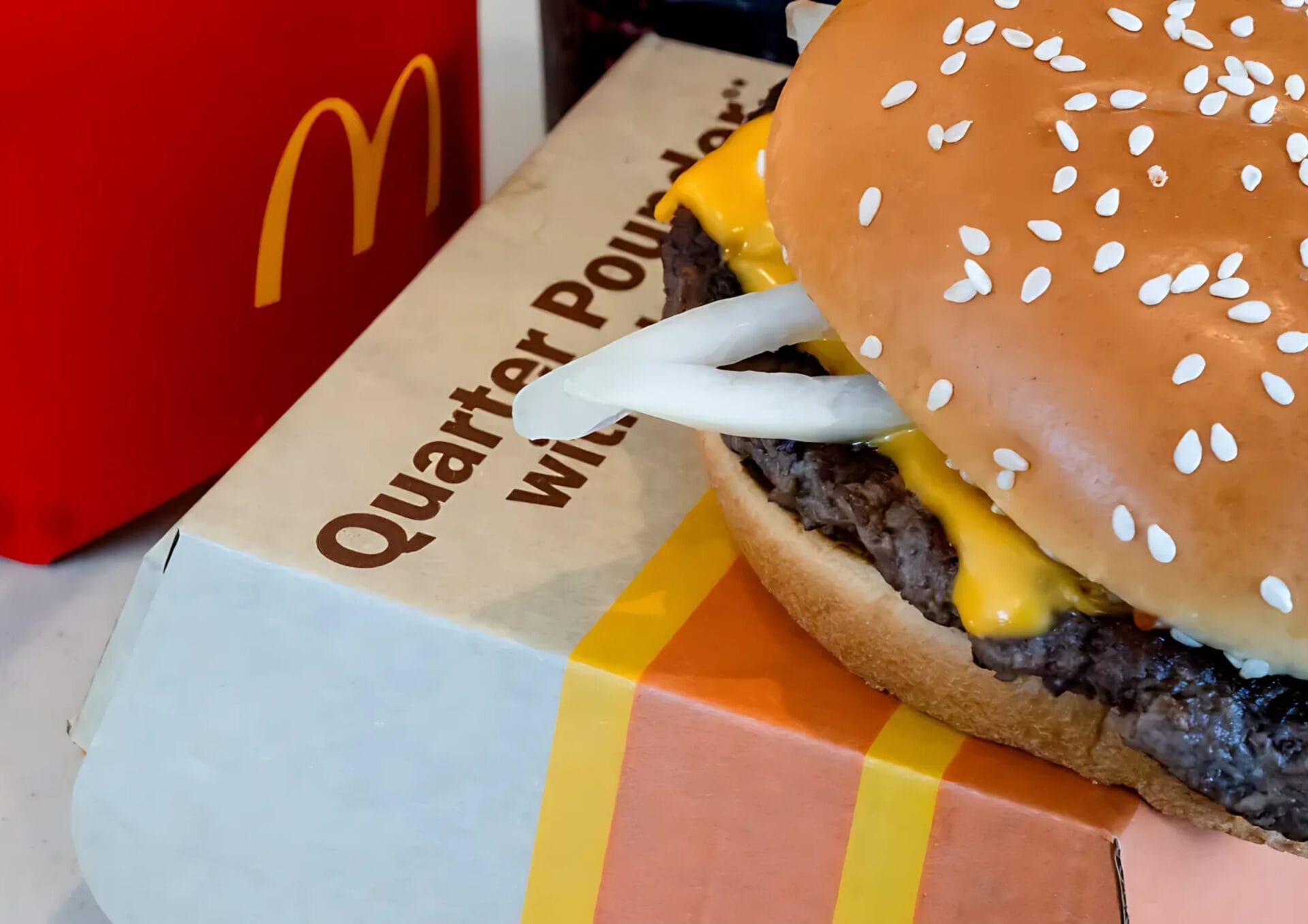 McDonald’s, krizin yaralarını sarmak için 100 milyon dolardan fazla yatırım yapacak