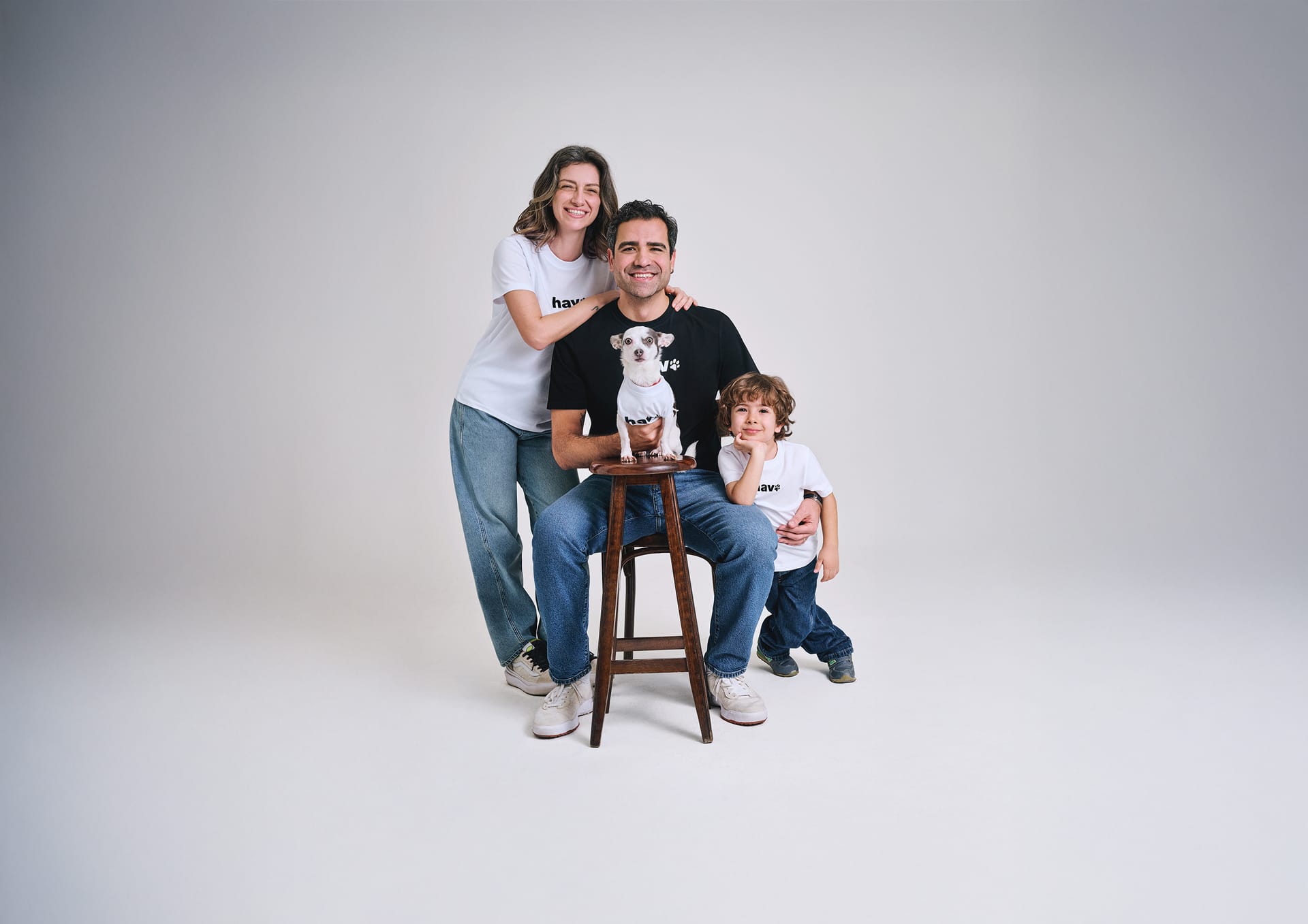Mavi’den sokak hayvanlarına destek: “Hav” koleksiyonu