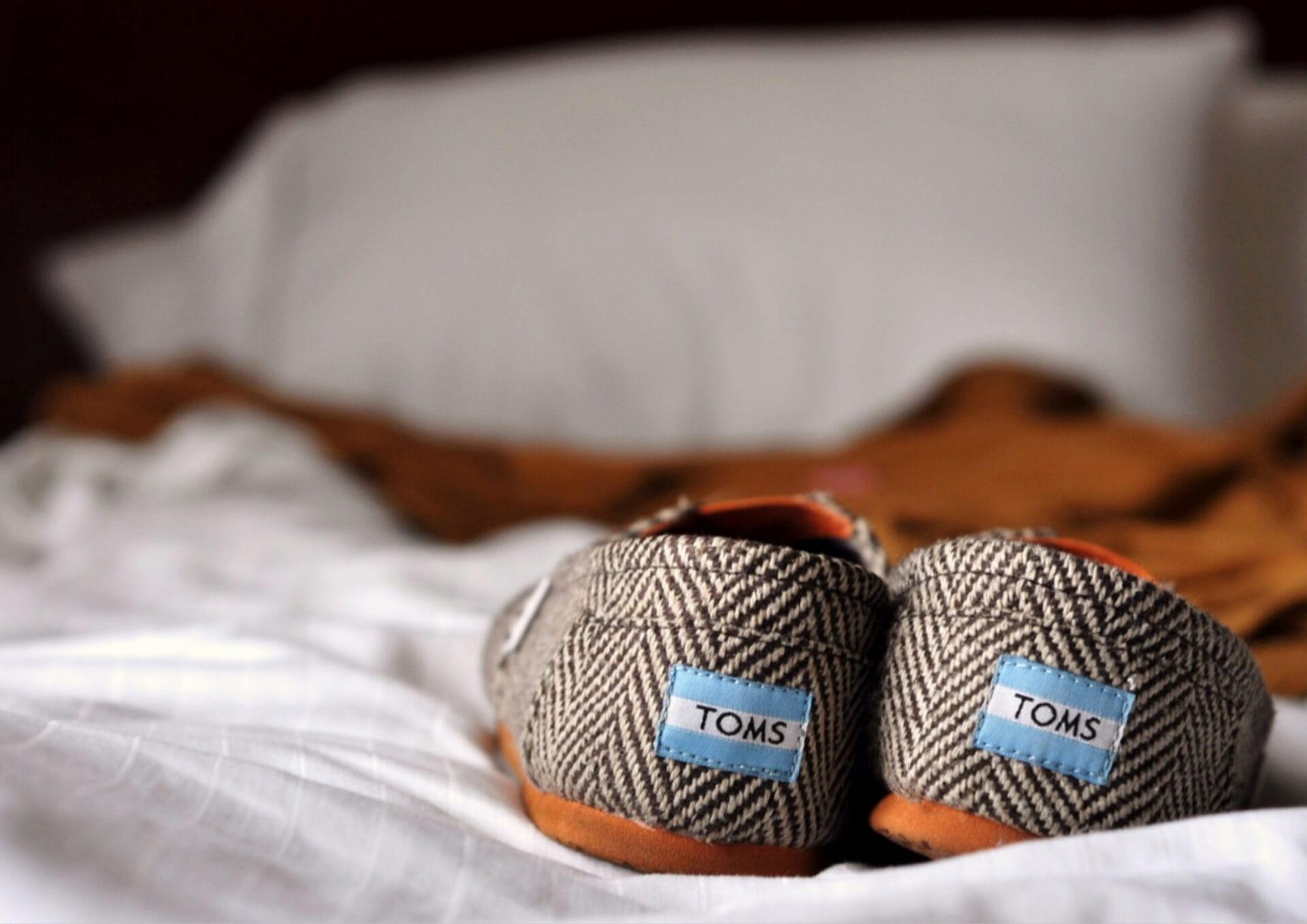 TOMS Shoes’un doğuşu: İyilik hareketi mi, pazarlama zekâsı mı?