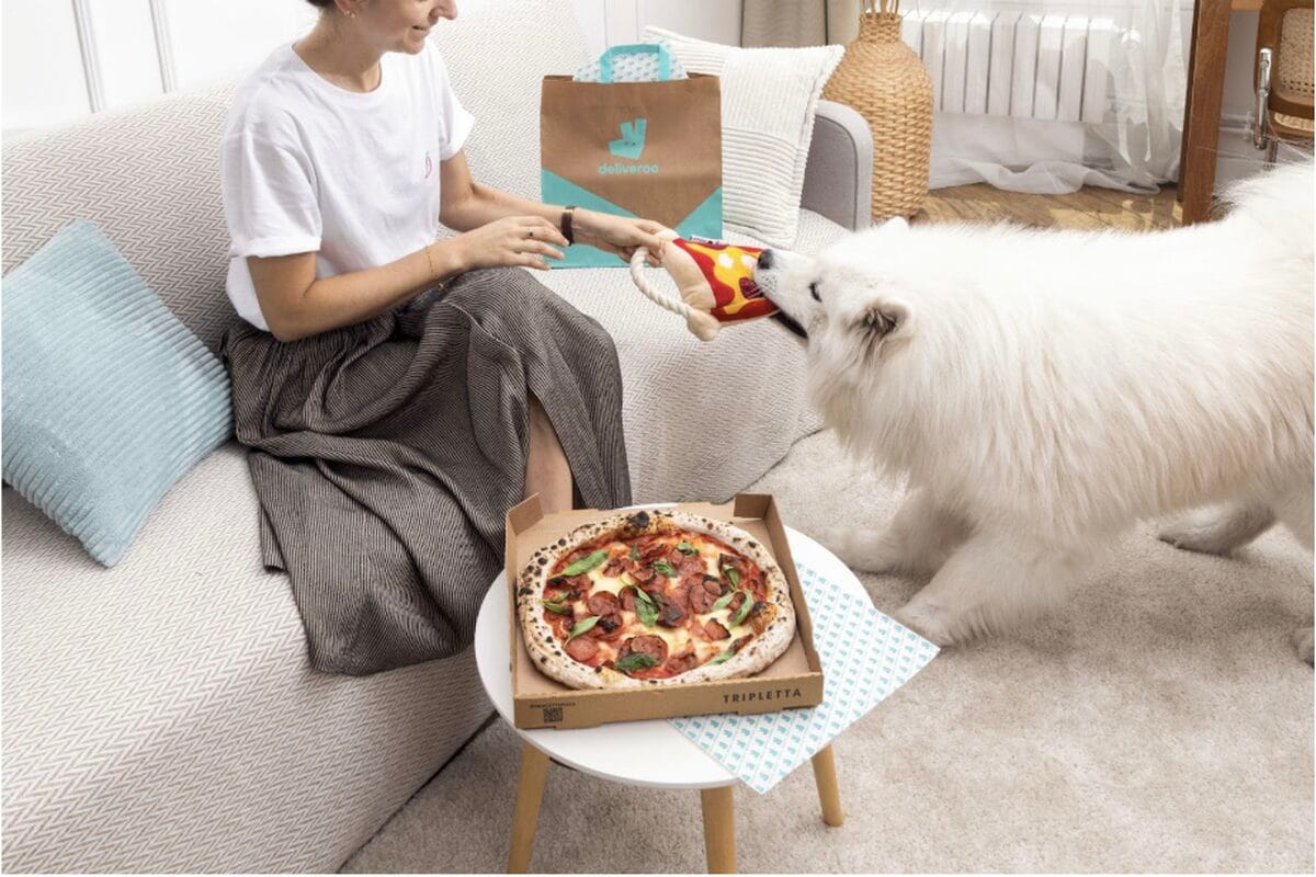 Pizza sana, tüylü dostuna: Deliveroo’nun köpeklere özel kampanyası ilham veriyor
